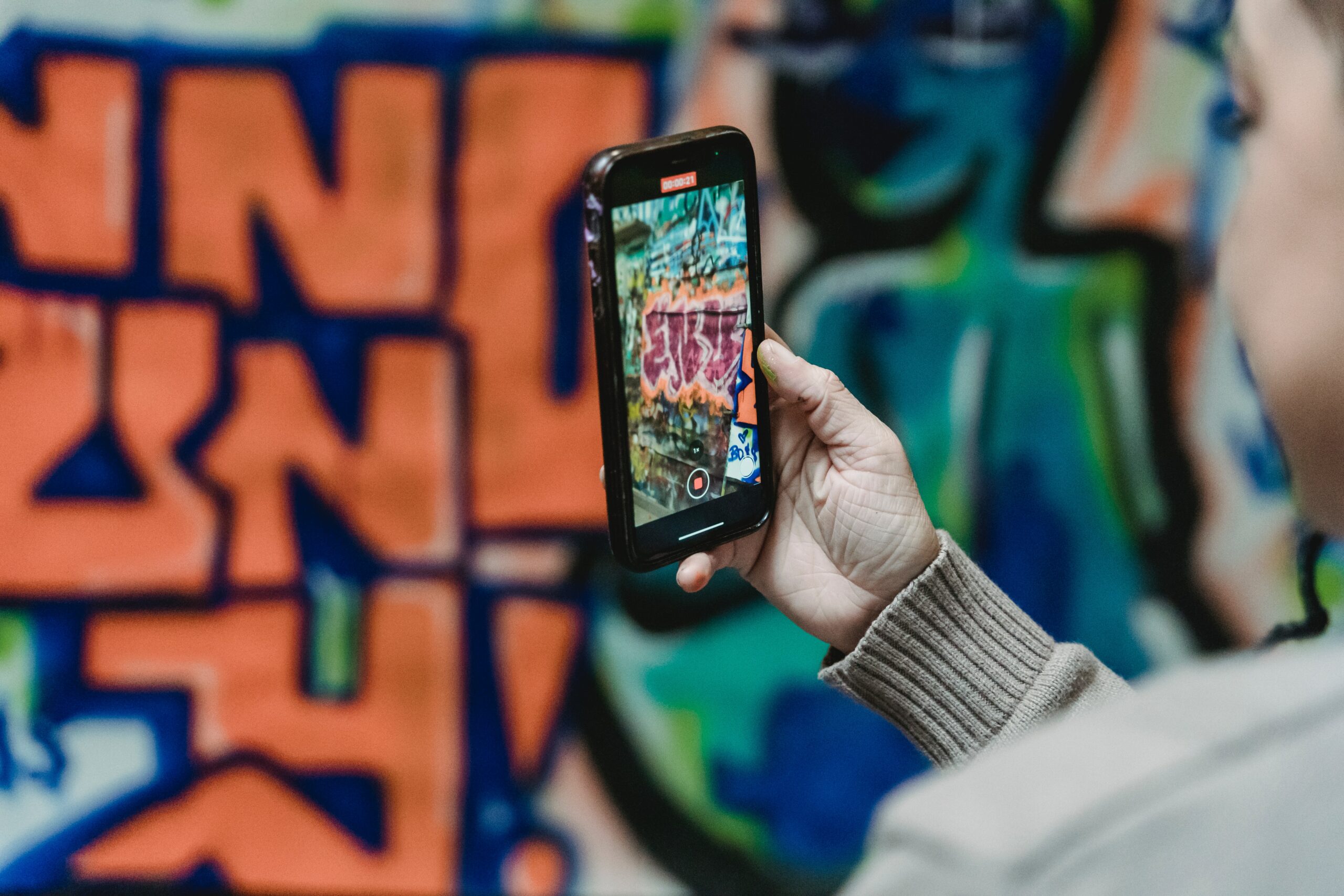 The Evolution of Advertising through Mobile OOH, Social Media, and Digital OOH