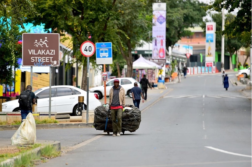 https://www.snl24.com/dailysun/news/pics-business-is-bleeding-in-sowetos-vilakazi-street-20200323